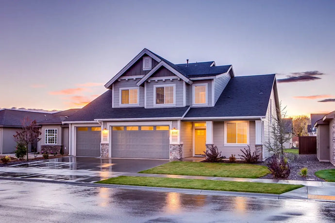 How Do Garage Door Braces Protect My Home During a Hurricane?